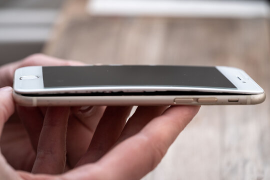 Telefono con bateria inflada