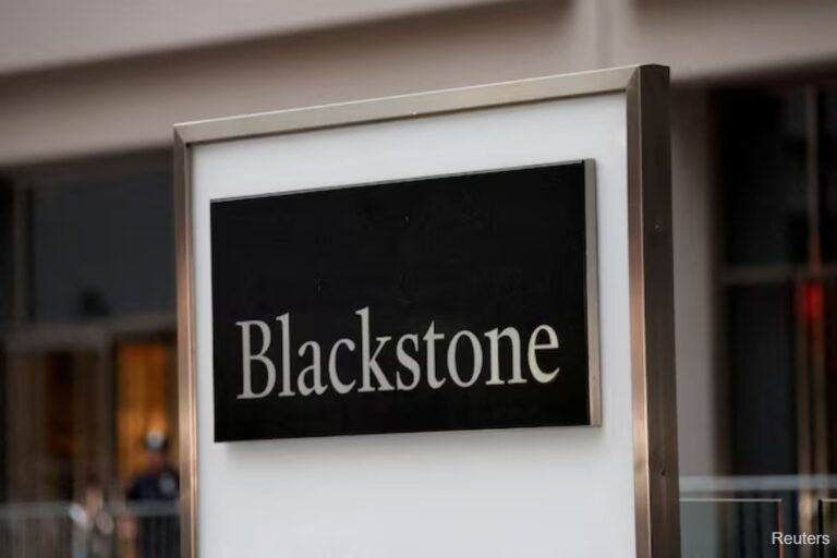 A_logo_of_Blackstone_is_pictured_in_Manhattan_NYC_US_July_29_2025px-Mike_Segar_R_20260209104021-A.jpeg